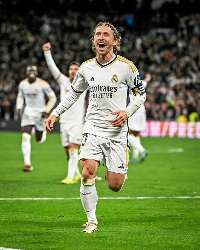 Luka Modric scores late goal against Sevilla for Real Madrid to seal win