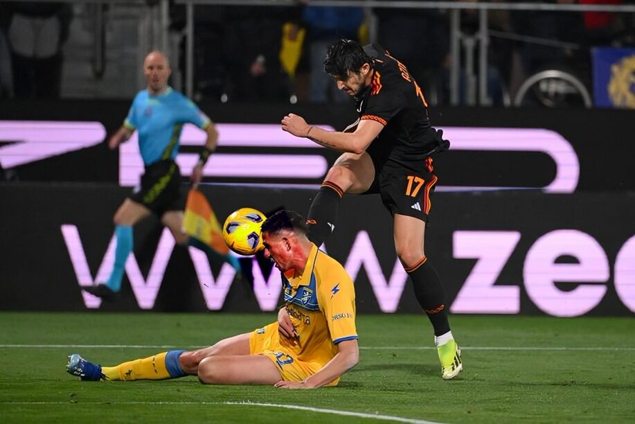 Sadar Azmoun shoots at goal against Frosinone.