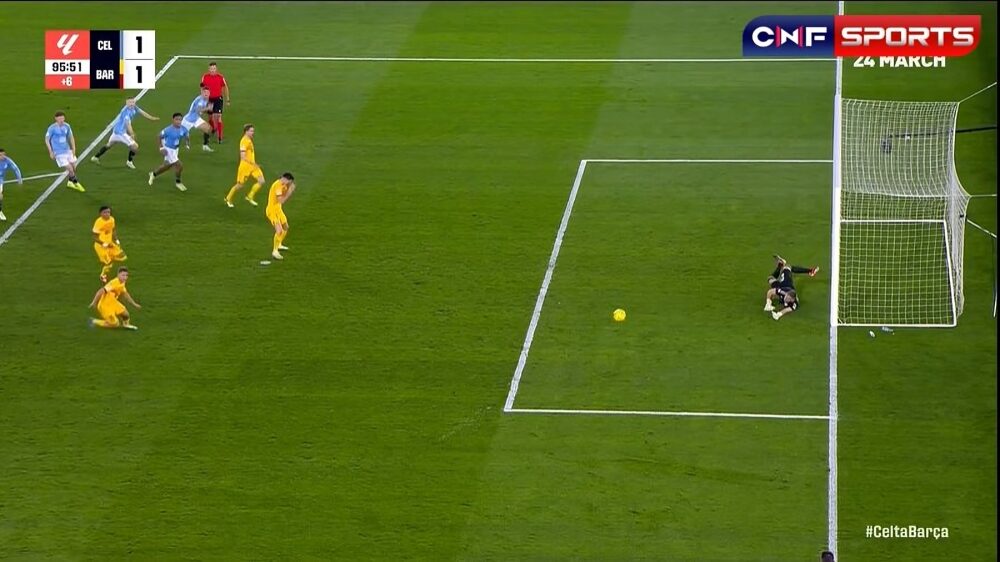 Vincente Guaita advancing past his line to make the save from Robert Lewandowski's penalty