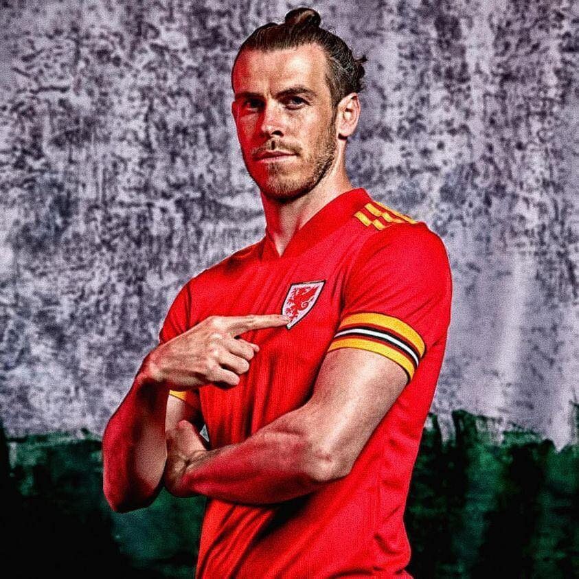Gareth Bale to sign for Wrexham for one year