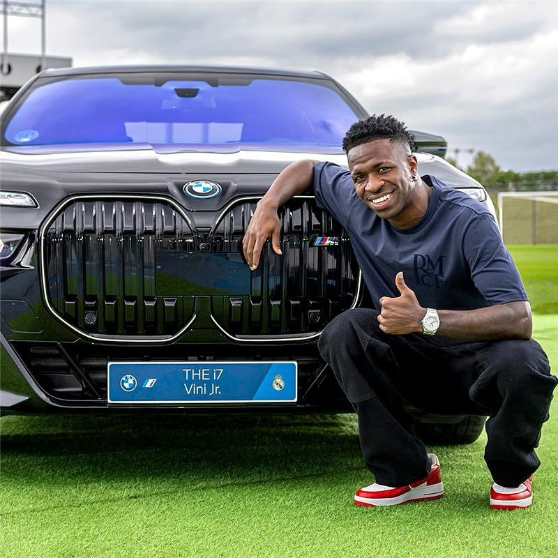 Ballon d'Or champion-elect Vini Jr opted for a black BMW i7 M70 xDrive