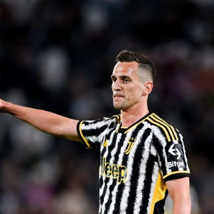 Arkadiusz Milik sees early red for Juventus against Empoli