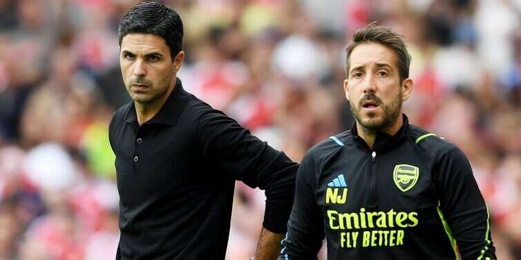 Mikel Arteta and Nicolas Jover on the touchline for Arsenal
